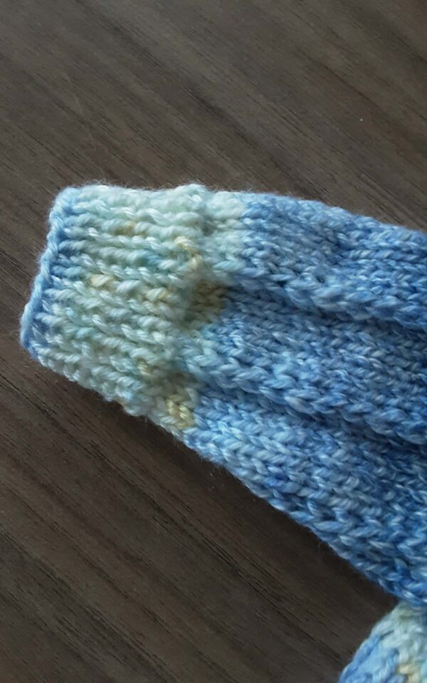 jaws7 cardigan approx newborn size