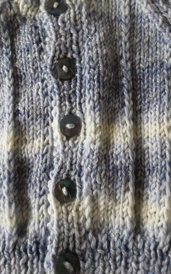 jaws7 cardigan approx newborn size